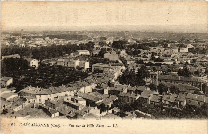 Carte postale ancienne Carcassonne Vu sur la Ville Basse à Carcassonne