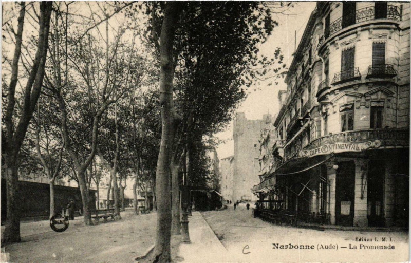 Carte postale ancienne Narbonne La Promenade à Narbonne