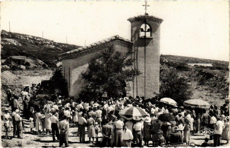 Carte postale ancienne Saint-Pierre-de-la-Mer La foule au dehors pendant la ceremonie