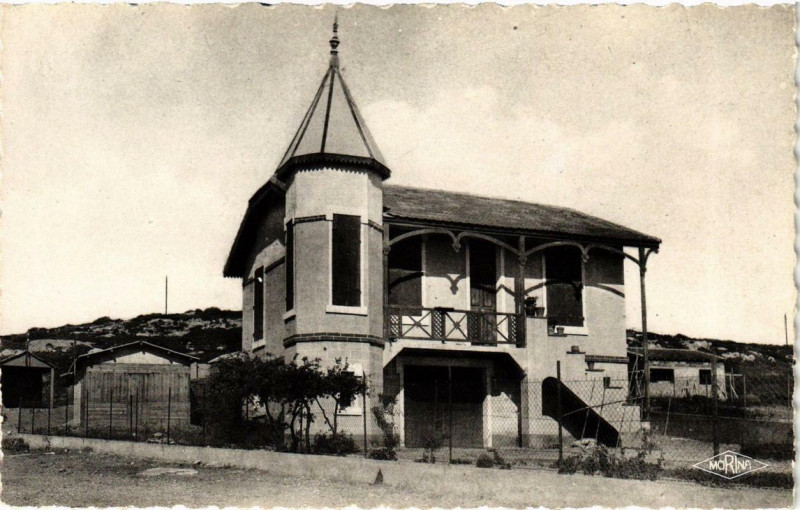 Carte postale ancienne Saint-Pierre-de-la-Mer Une des jolies villas de la Plage
