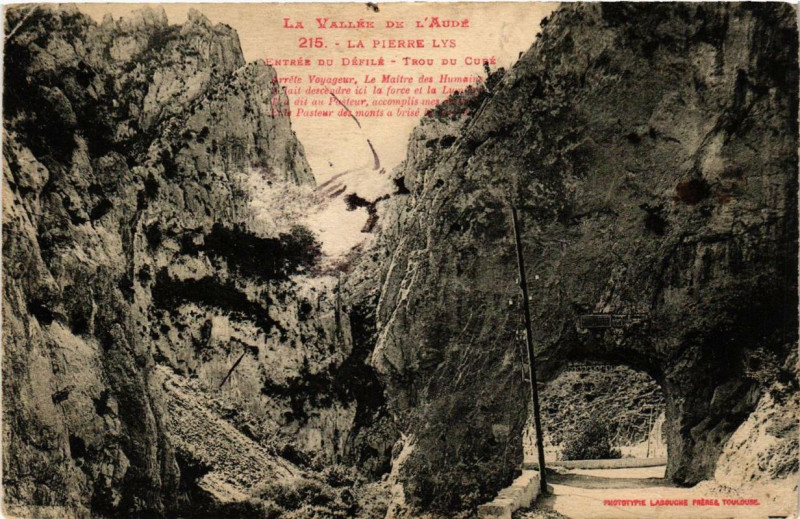 Carte postale ancienne La Vallée de l'Aude La Pierre Lys Entrée du Defile - Trou du Cube