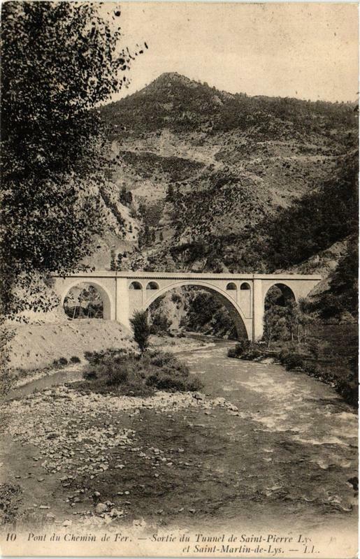 Carte postale ancienne Pont du Chemin de Fer - Sortie du Tunnel de Saint-Pierre Lys