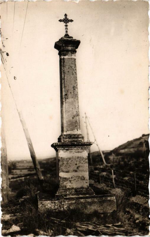 Carte postale ancienne La Croix de la Belle sur la route des Cabanes de Fleury-d'Aude à Fleury