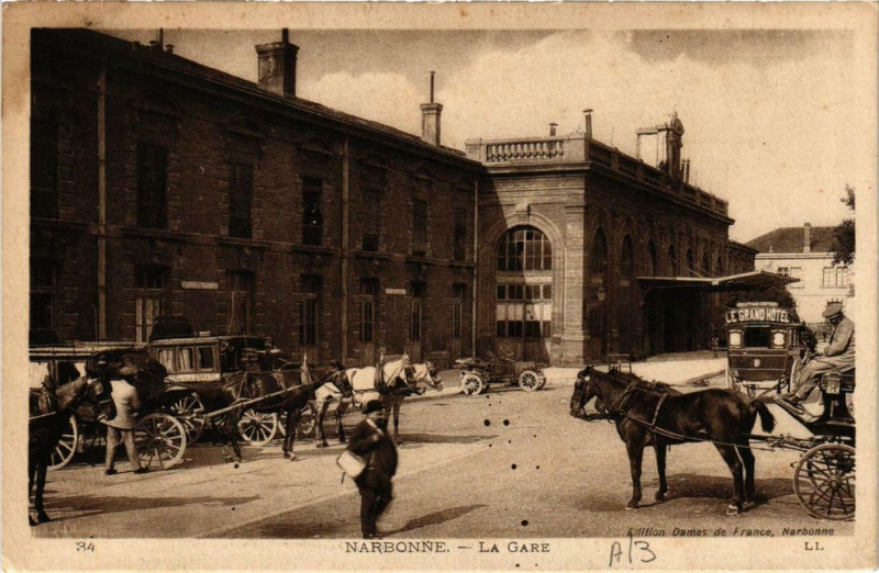 Carte postale ancienne Narbonne La Gare à Narbonne