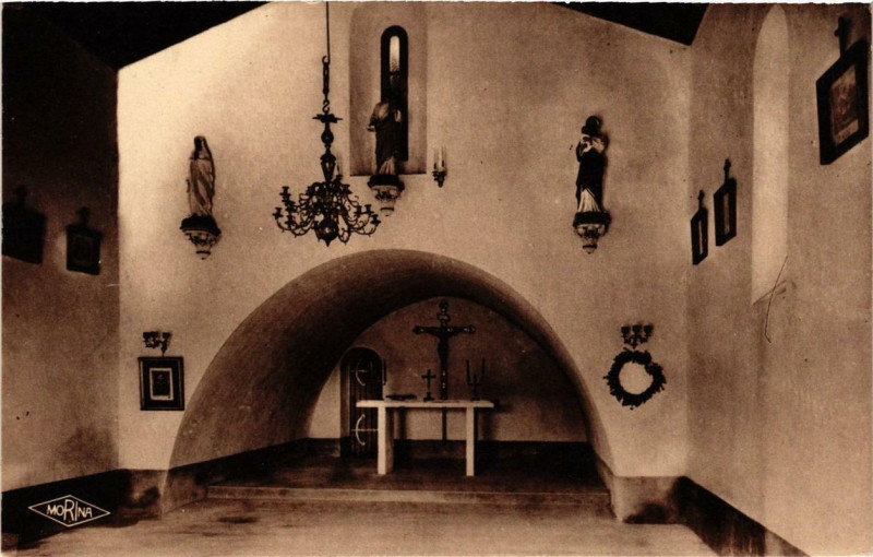 Carte postale ancienne Saint-Pierre-de-la-Mer Intérieur de la Chapelle