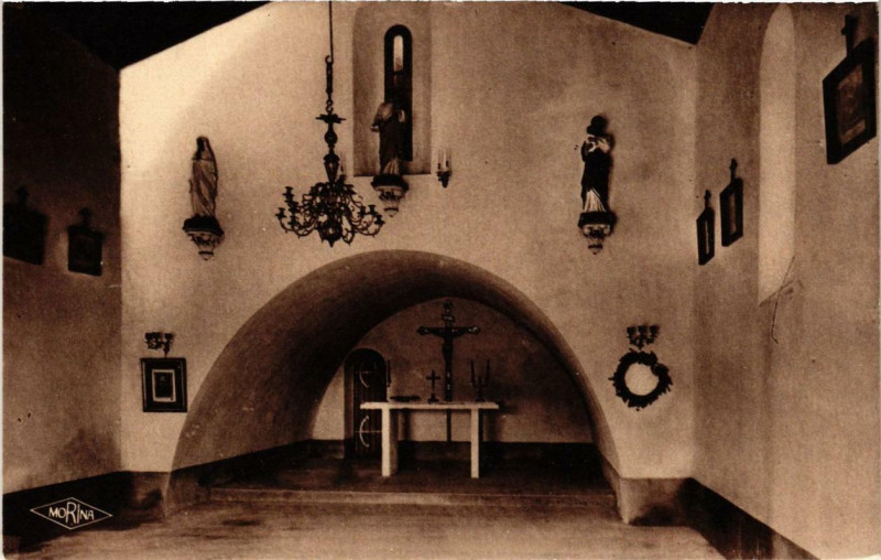 Carte postale ancienne Saint-Pierre-de-la-Mer Intérieur de la Chapelle