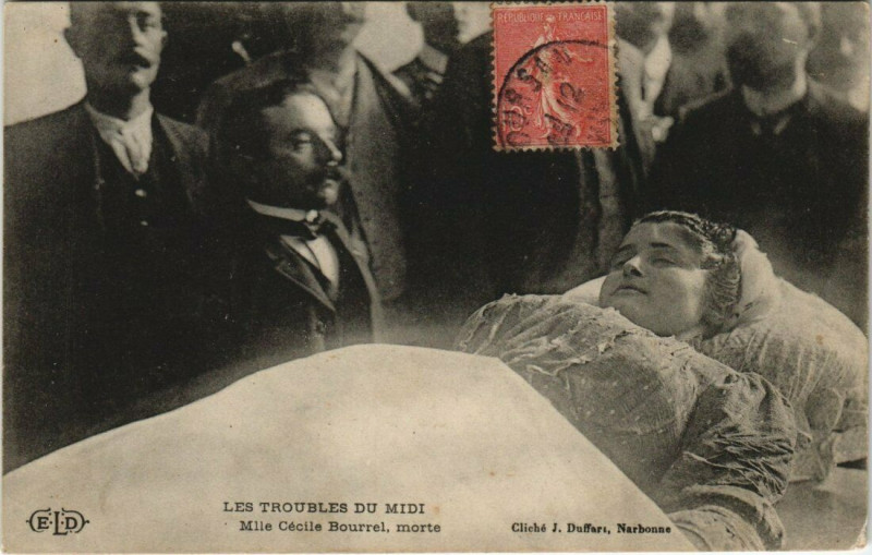Carte postale ancienne Les Troubles De Midi - Mlle Cécile Bourrel morte