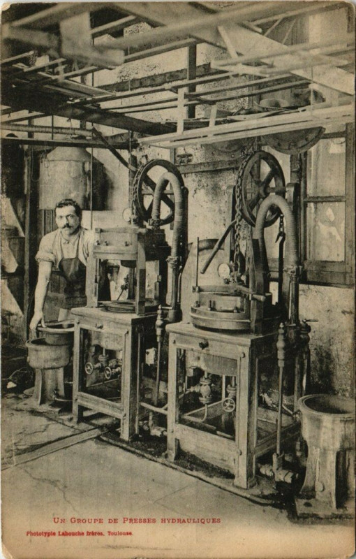 Carte postale ancienne Un Groupe de Presses Hydrauliques