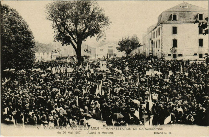 Carte postale ancienne Croisade Viticole du Midi - Avant le Méeting a Carcassonne à Carcassonne