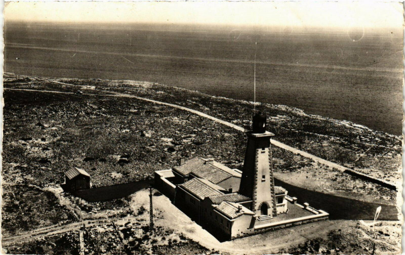 Carte postale ancienne En Avion Au-Dessus de Leucate Plage, Le Phare France à Leucate