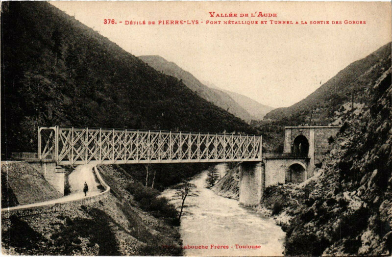 Carte postale ancienne Defile de Pierre-Lys Pont Metallique France