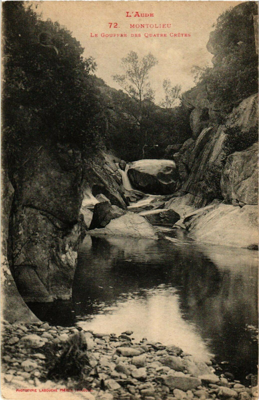 Carte postale ancienne Montlieu Le Gouffre des Quatre Cretes France