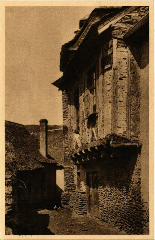 Carte postale ancienne Conques Une vieille Maison a Fumouse France