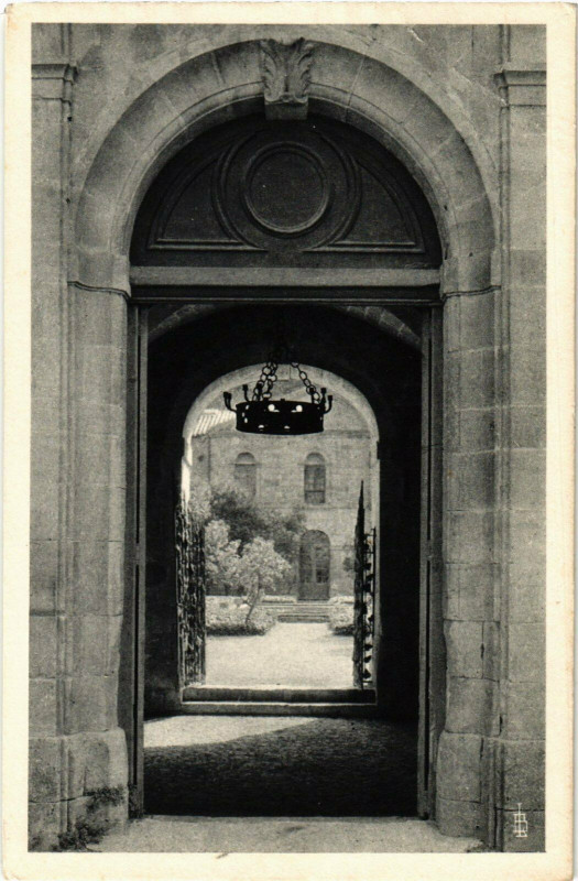 Carte postale ancienne Abbaye de Fontfroide Portes de la Salle des gardes France