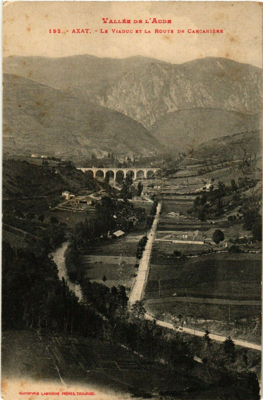 Carte postale ancienne Axat Le Viaduc et la Route de Carcaniere France à Axat