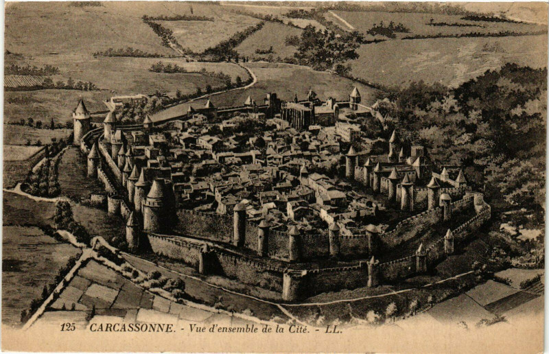 Carte postale ancienne Carcassonne Vue d'ensemble de la Cite France à Carcassonne
