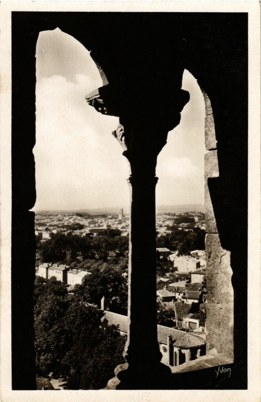 Carte postale ancienne Carcassonne Perspective de la ville basse France à Carcassonne