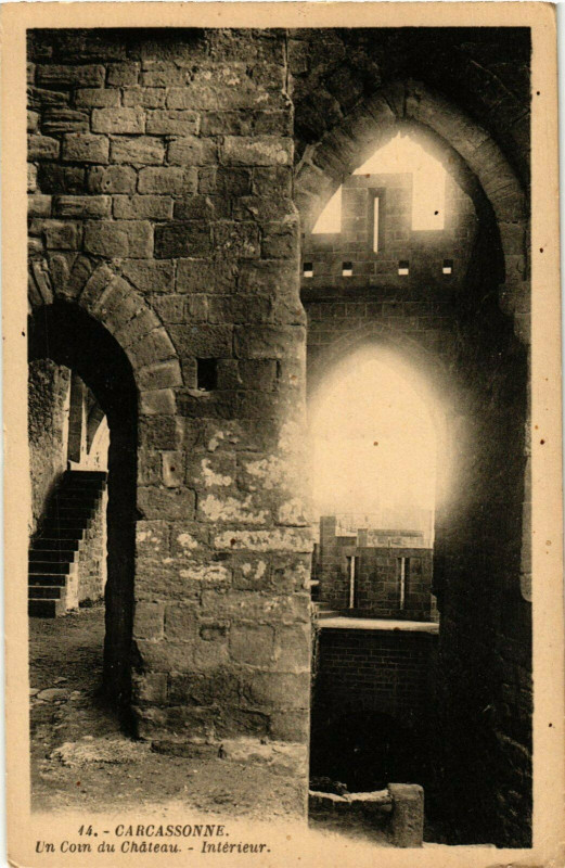 Carte postale ancienne Carcassonne Un Coin du Chateau, interieur France à Carcassonne