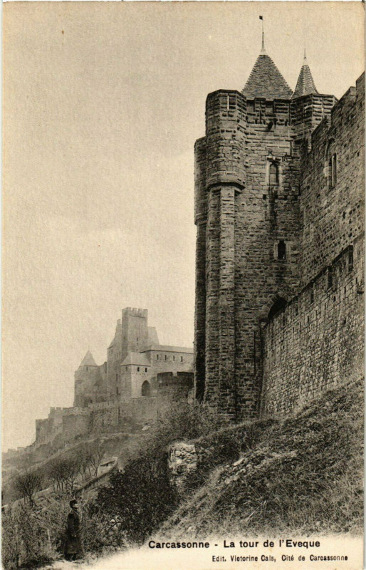 Carte postale ancienne Carcassonne La tour de l'Eveque France à Carcassonne