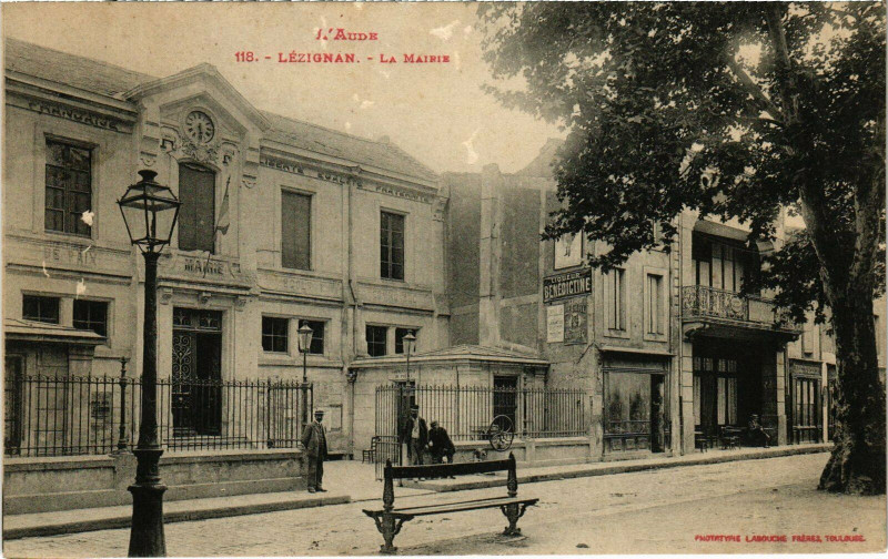 Carte postale ancienne Lézignan - La Mairie