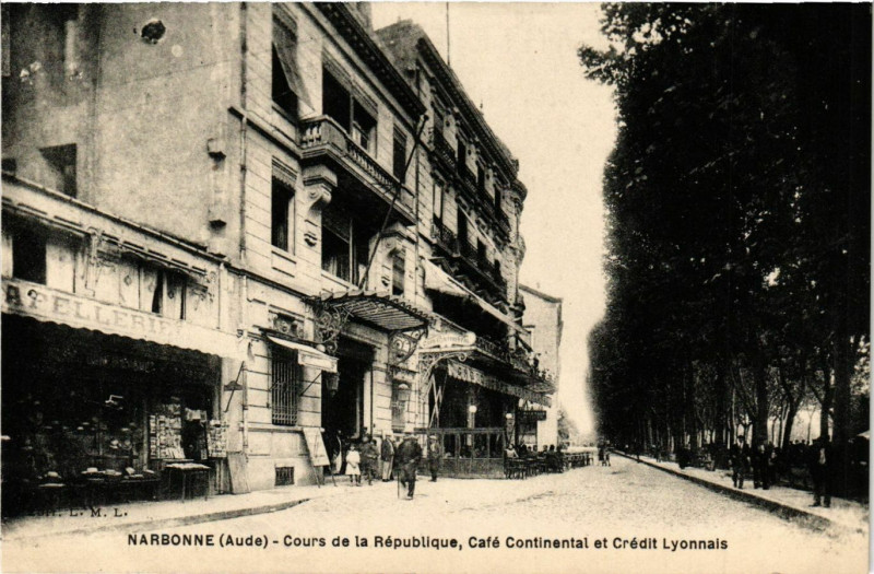 Carte postale ancienne Narbonne (Aude) - Cours de la République Café Continental et . à Narbonne
