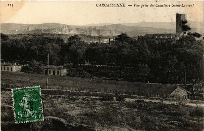 Carte postale ancienne Carcassonne - Vue prise du Cimetiere Saint-Laurent à Carcassonne