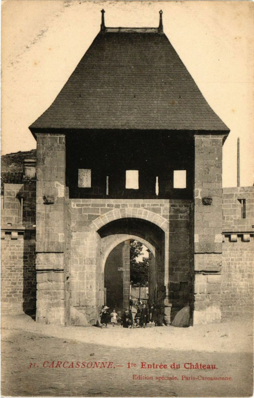 Carte postale ancienne Carcassonne - 1re Entrée du Chateau à Carcassonne