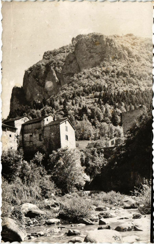 Carte postale ancienne Sainte-Colombe-sur-Guette (Aude) - Rocher du Bénal à Sainte-Colombe-sur-Guette