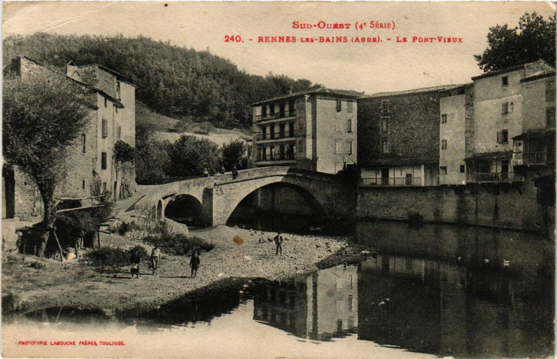 Carte postale ancienne Sun-Ouest - Rennes les-Bains (Aude) - Le Pont-Vieux à Rennes-les-Bains