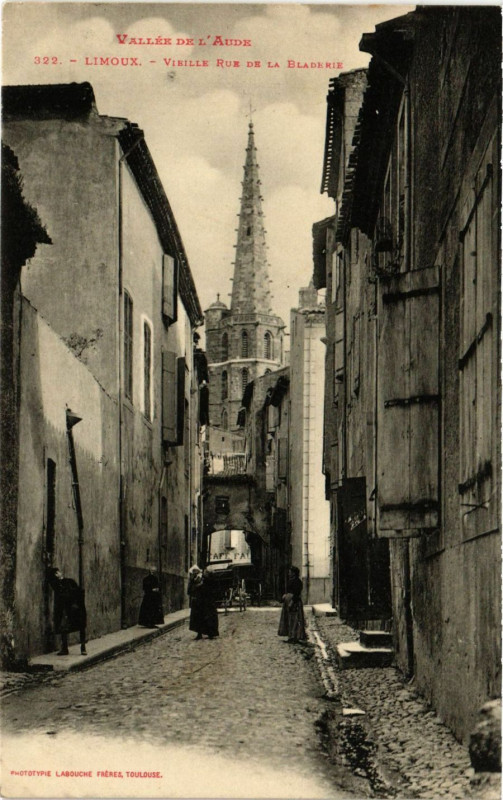 Carte postale ancienne Vallée de l'Aude - Limoux - Vieille Rue de la Bladerie à Limoux