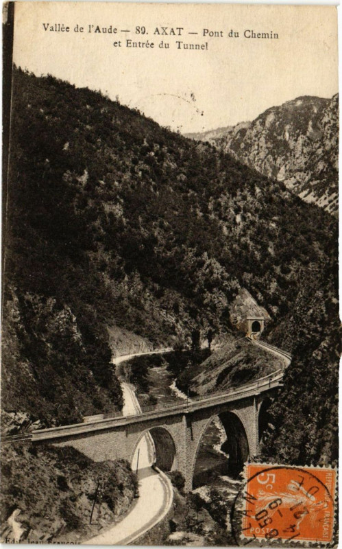 Carte postale ancienne Vallée de l'Aude - So. Axat - Pont du Chemin et Entrée du Tunnel à Axat