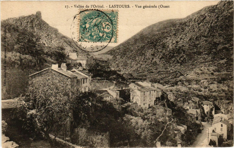 Carte postale ancienne Vallée de l'Orbiel - Lastours - Vue générale à Lastours