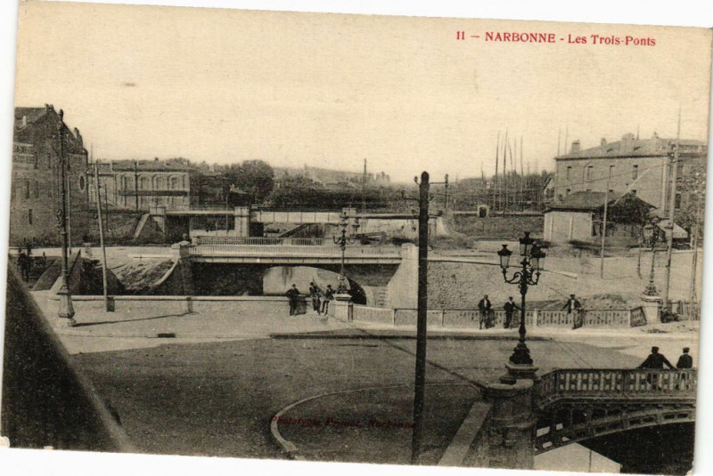 Carte postale ancienne Narbonne-Les Trois-Ponts à Narbonne