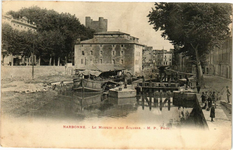 Carte postale ancienne Narbonne-Le Moulin & Les Ecluses à Narbonne