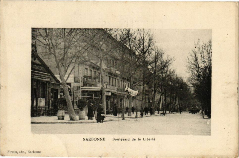 Carte postale ancienne Narbonne-Boulevard de la Liberté à Narbonne