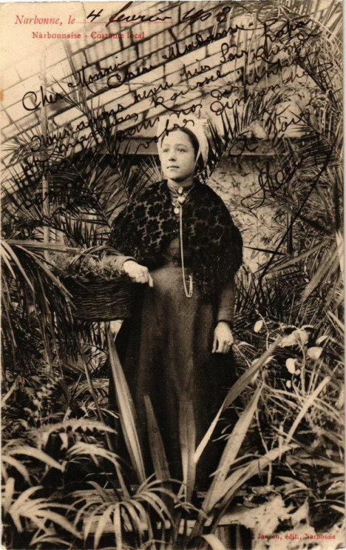 Carte postale ancienne Narbonnaise-Costume local