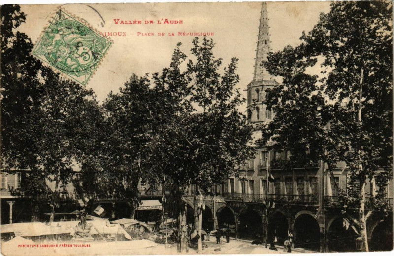 Carte postale ancienne Limoux-Place de la République à Limoux