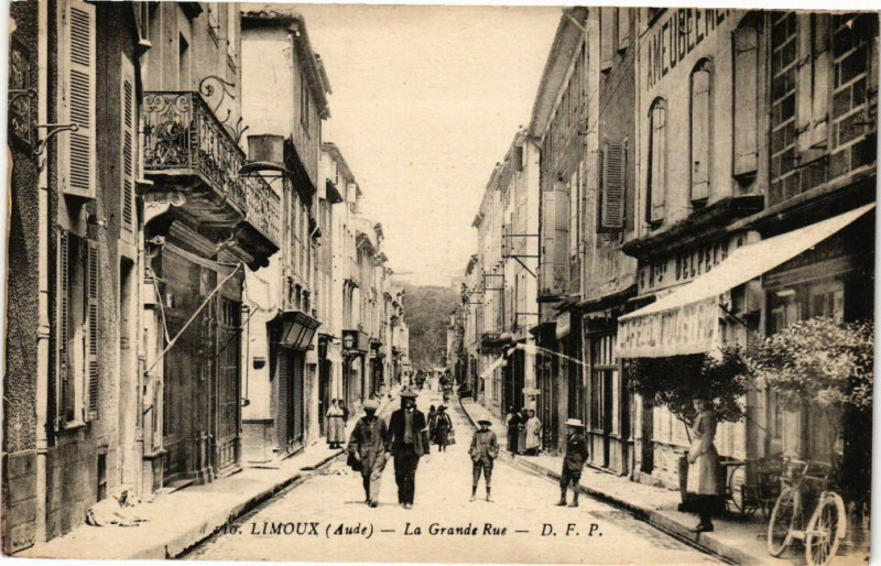 Carte postale ancienne Limoux-La Grande Rue à Limoux