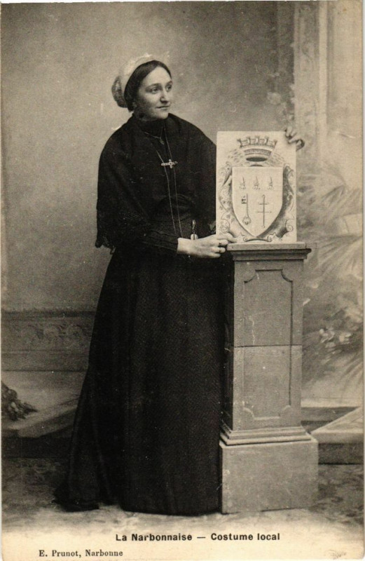 Carte postale ancienne La Narbonnaise-Costume local