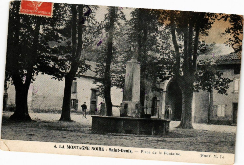 Carte postale ancienne La Montagne Noire: Saint-Denis-Place de la Fontaine à Saint-Denis