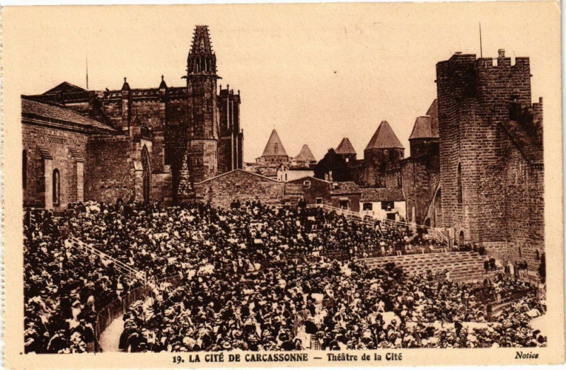 Carte postale ancienne La Cité de Carcassonne-Théatre de La Cité à Carcassonne
