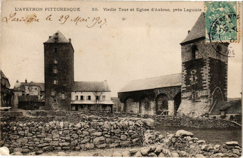 Carte postale ancienne L'Aveyron Pittoresque-Vieille Tour, Eglise d'Aubrac prés Laguiole