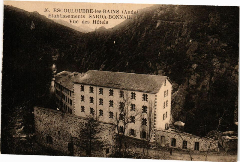 Carte postale ancienne Escouloubre-les-Bains-Etablissement Sarda-Bonnail-Vue des Hotels à Escouloubre