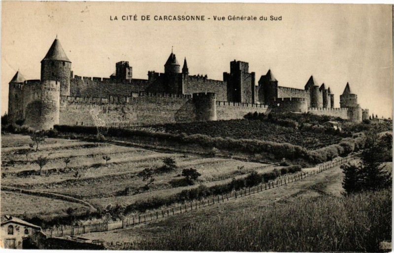 Carte postale ancienne Cité de Carcassonne-Vue Générale du Sud à Carcassonne