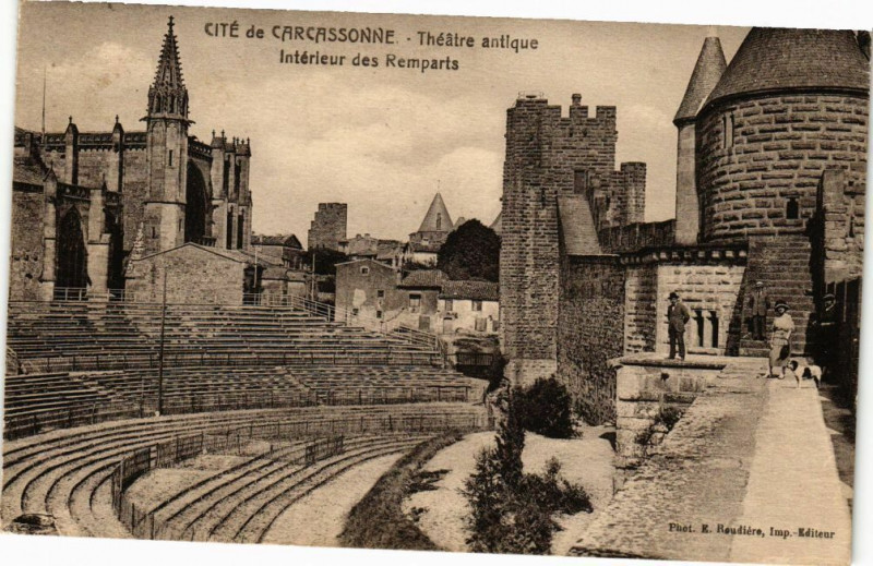 Carte postale ancienne Cité de Carcassonne-Théatre Antique-Intérieur des Remparts à Carcassonne