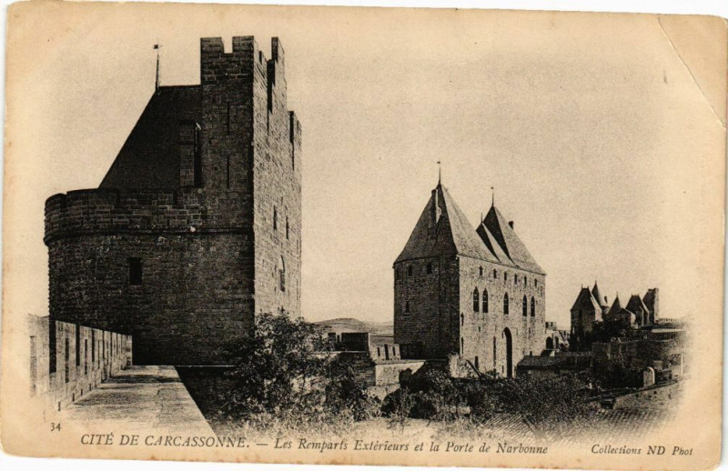 Carte postale ancienne Cité de Carcassonne-Les Remparts Extérieurs et Porte de Narbonne à Narbonne