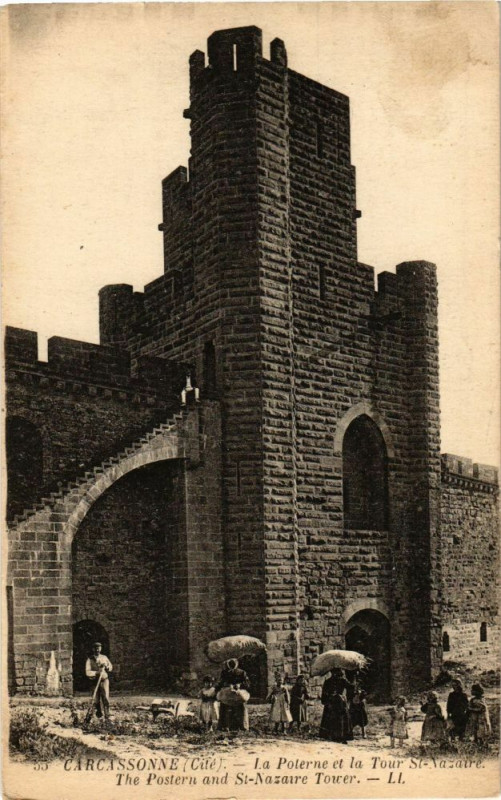 Carte postale ancienne Carcassonne-La Poterne et la Tour Saint-Nazaire à Carcassonne
