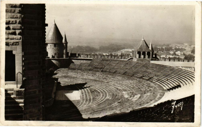 Carte postale ancienne Carcassonne-La Cité. Le Théatre à Carcassonne