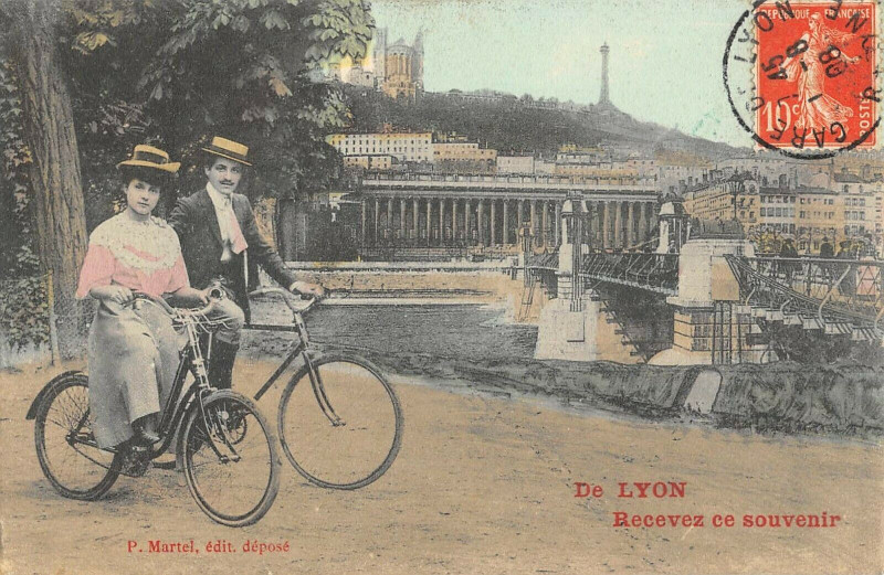 Carte postale ancienne Lyon De Lyon Recevez Ce Souvenir Velo à Lyon