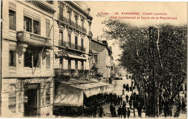 Carte postale ancienne Narbonne-Crédit Lyonnais-Café Continental Cours de la République à Narbonne